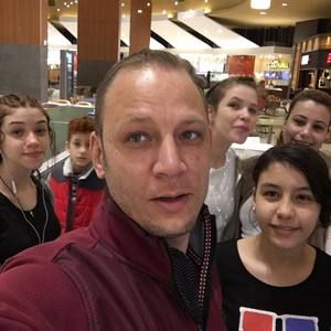 Meet your Posher, Romany